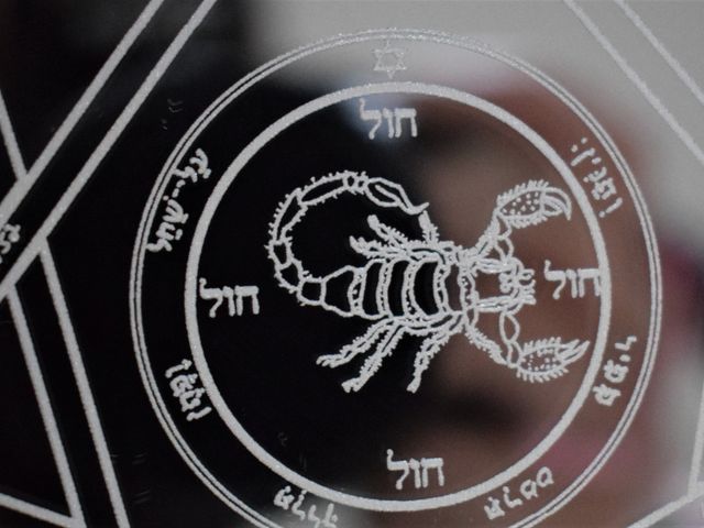 engraved glass mirror detail