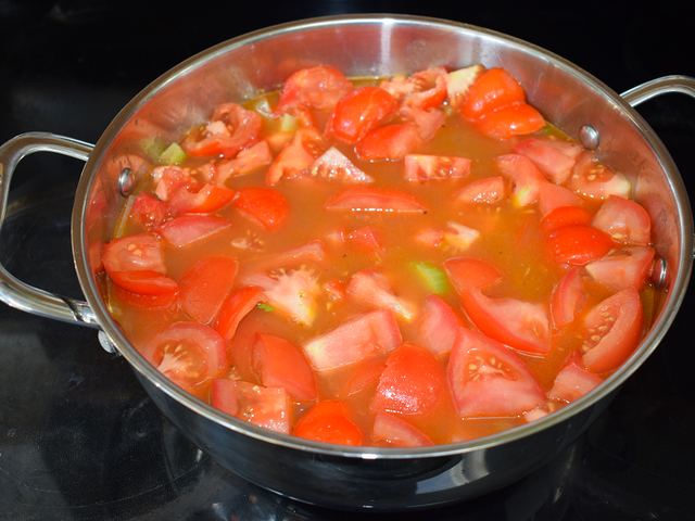 image of adding tomatoes and broth